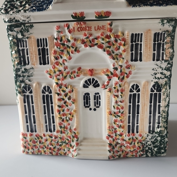 Charming House Cookie Jar with Floral Accents. - Picture 6 of 15